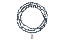 Load image into Gallery viewer, JM Famous Black Pearl VJJ Necklace