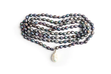 Load image into Gallery viewer, JM Famous Black Pearl VJJ Necklace