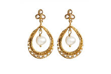 Load image into Gallery viewer, Gold Drop Pearl Earrings